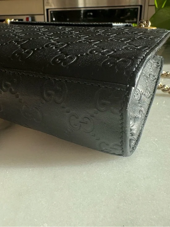 GUCCI BLACK GUCCISSIMA EMILY SMALL CHAIN SHOULDER BAG - Picture 4 of 9